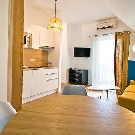 Apartment Cosybnb Bleu, Independant, Wifi, Parking, Petit Dejeuner